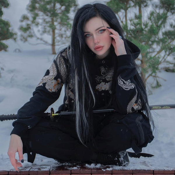 HOODIES & SWEATSHIRTS