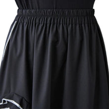 Load image into Gallery viewer, OUTLINE ROSETTE SKIRT