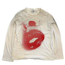 Load image into Gallery viewer, RED MIST KISS LS TEE